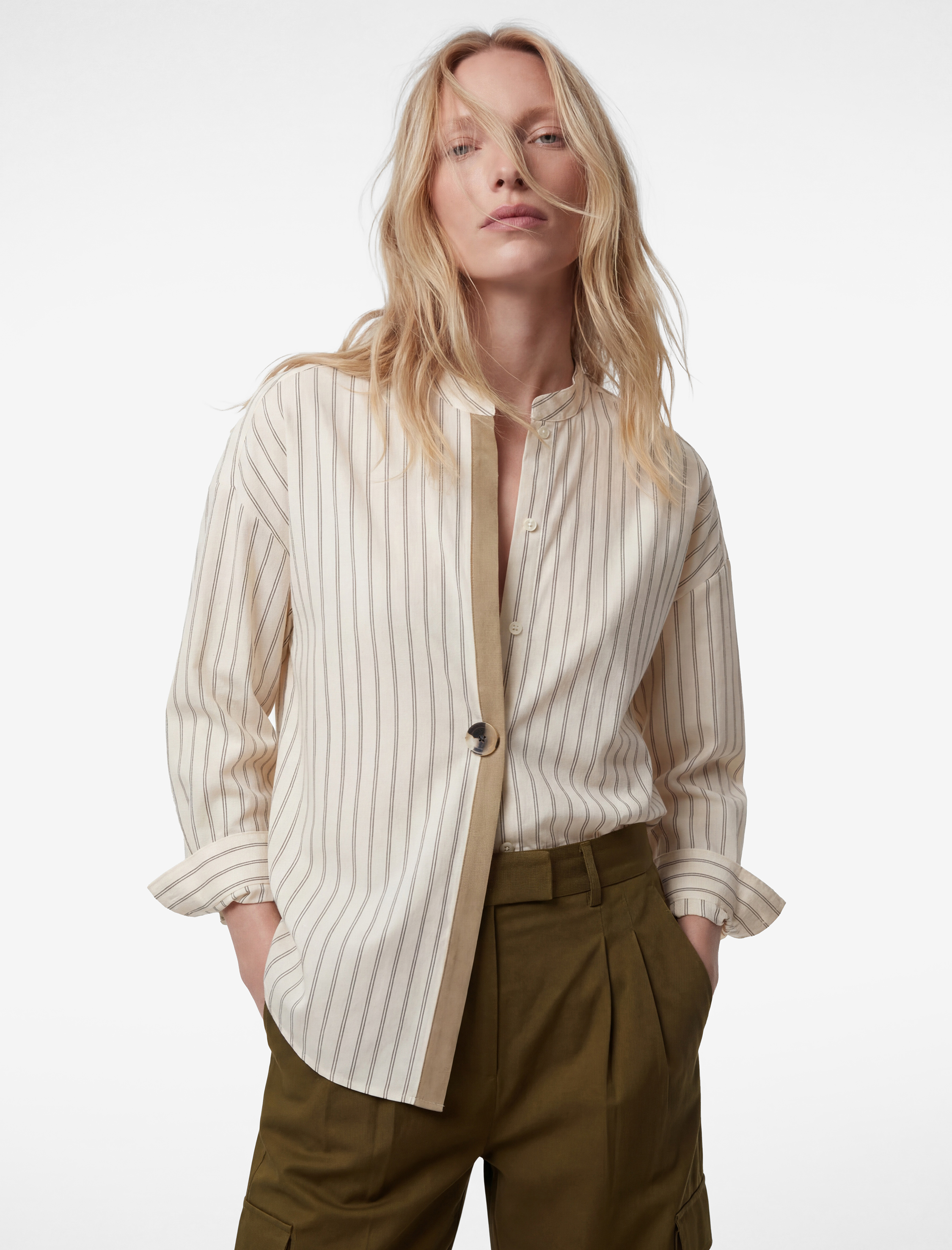   Pamuklu Uzun Kollu Düğme Detaylı Oversize Çizgili Hakim Yaka Gömlek