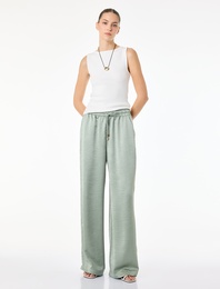 Beli Lastikli Bağlamalı Cepli Düz Geniş Paça Dokulu Saten Pantolon