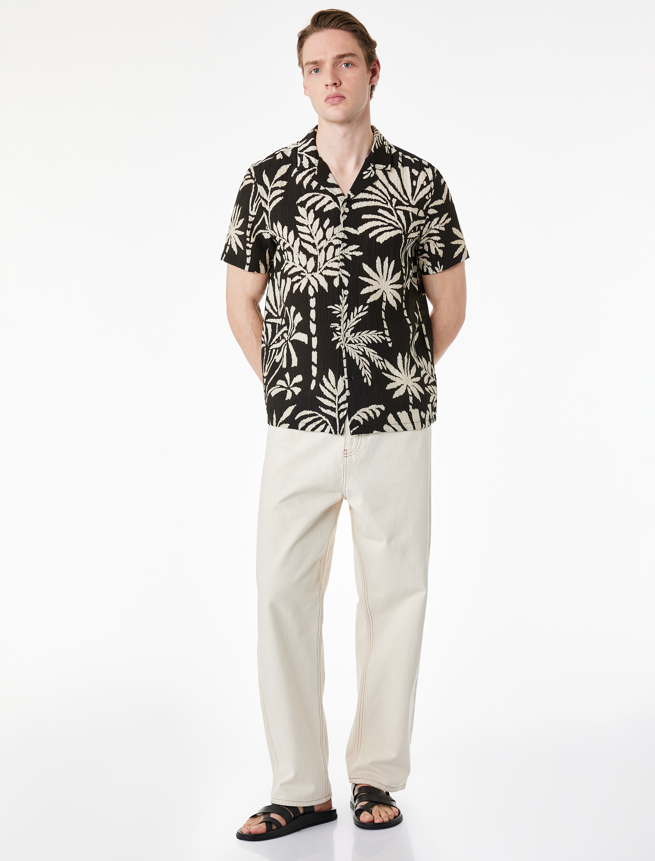 Regular Fit Kısa Kollu Viskon Devrik Yaka Palmiye Desenli Gömlek