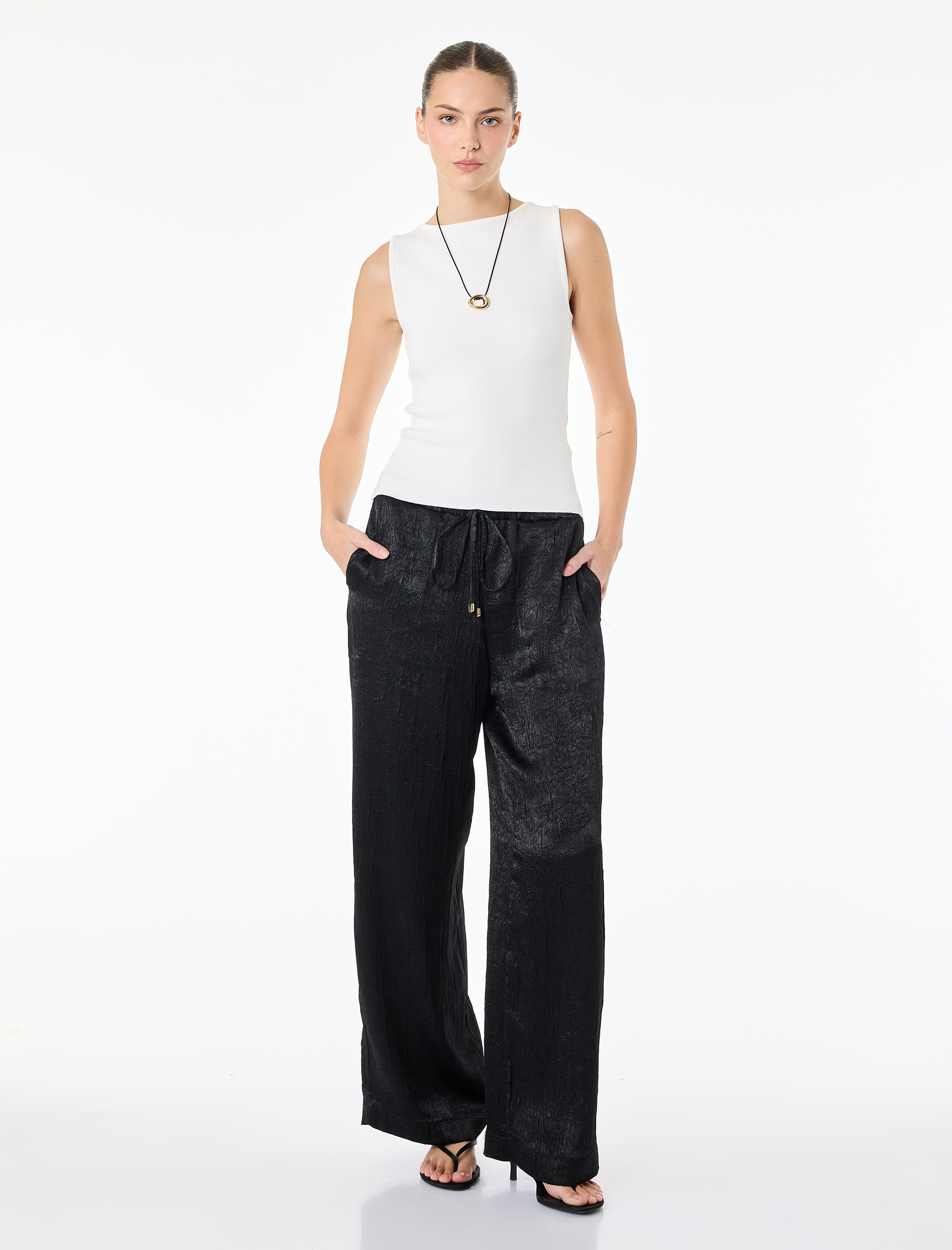 Bağcıklı Yüksek Bel Cep Detaylı Geniş Paça Saten Pantolon