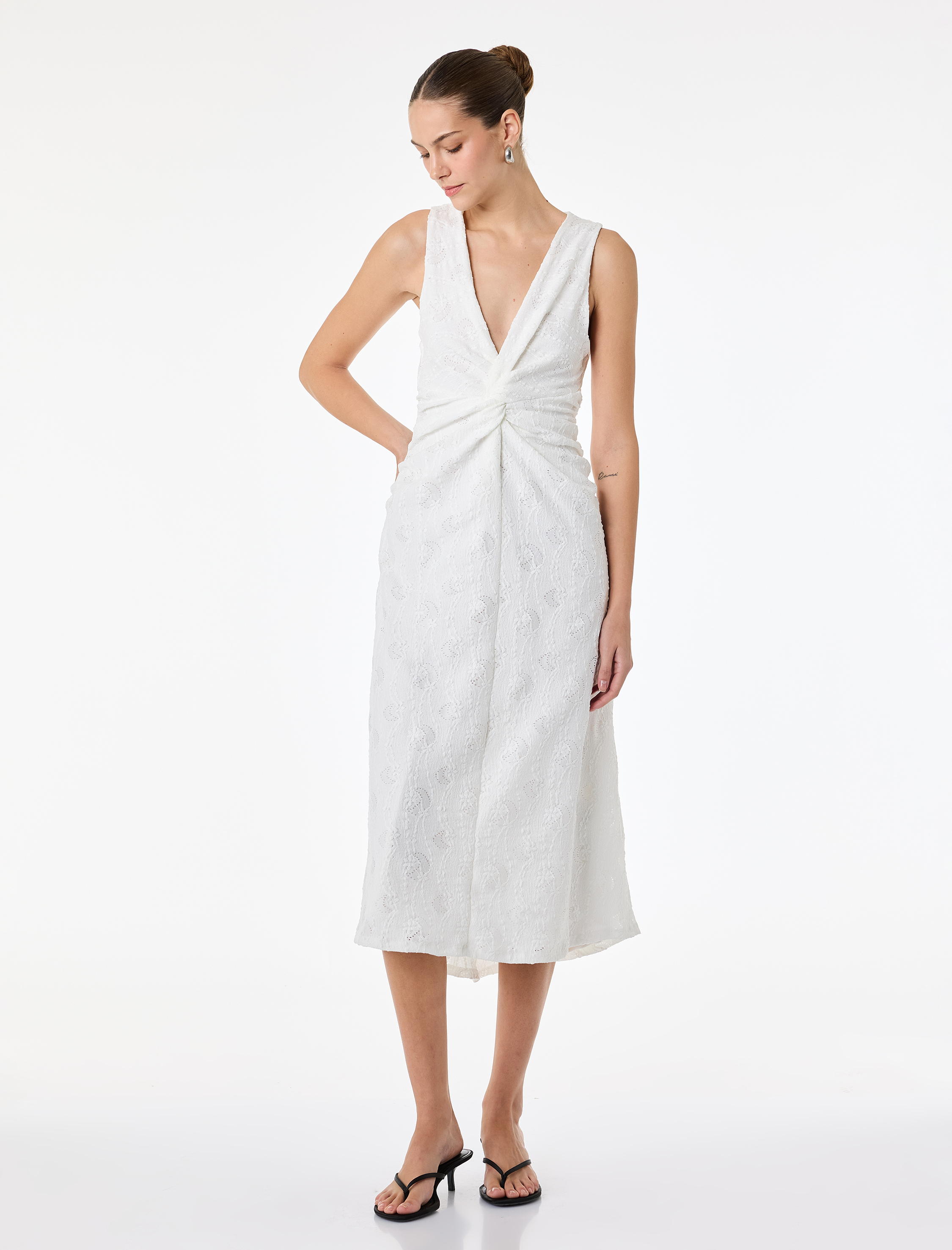   Slim Fit Kolsuz Floral Dokulu Düğüm Detaylı V Yaka Uzun Elbise