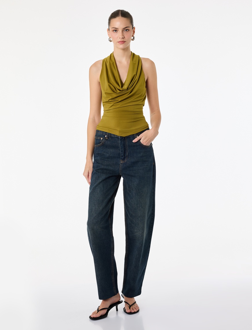 Koton Kadın Slim Fit Degaje Yaka Kolsuz Bluz