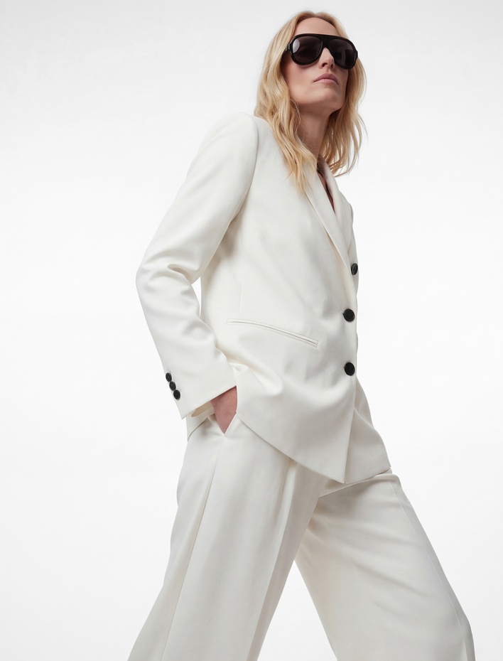  Düğmeli Cep Detaylı Uzun Kollu Kruvaze Yaka Blazer Ceket