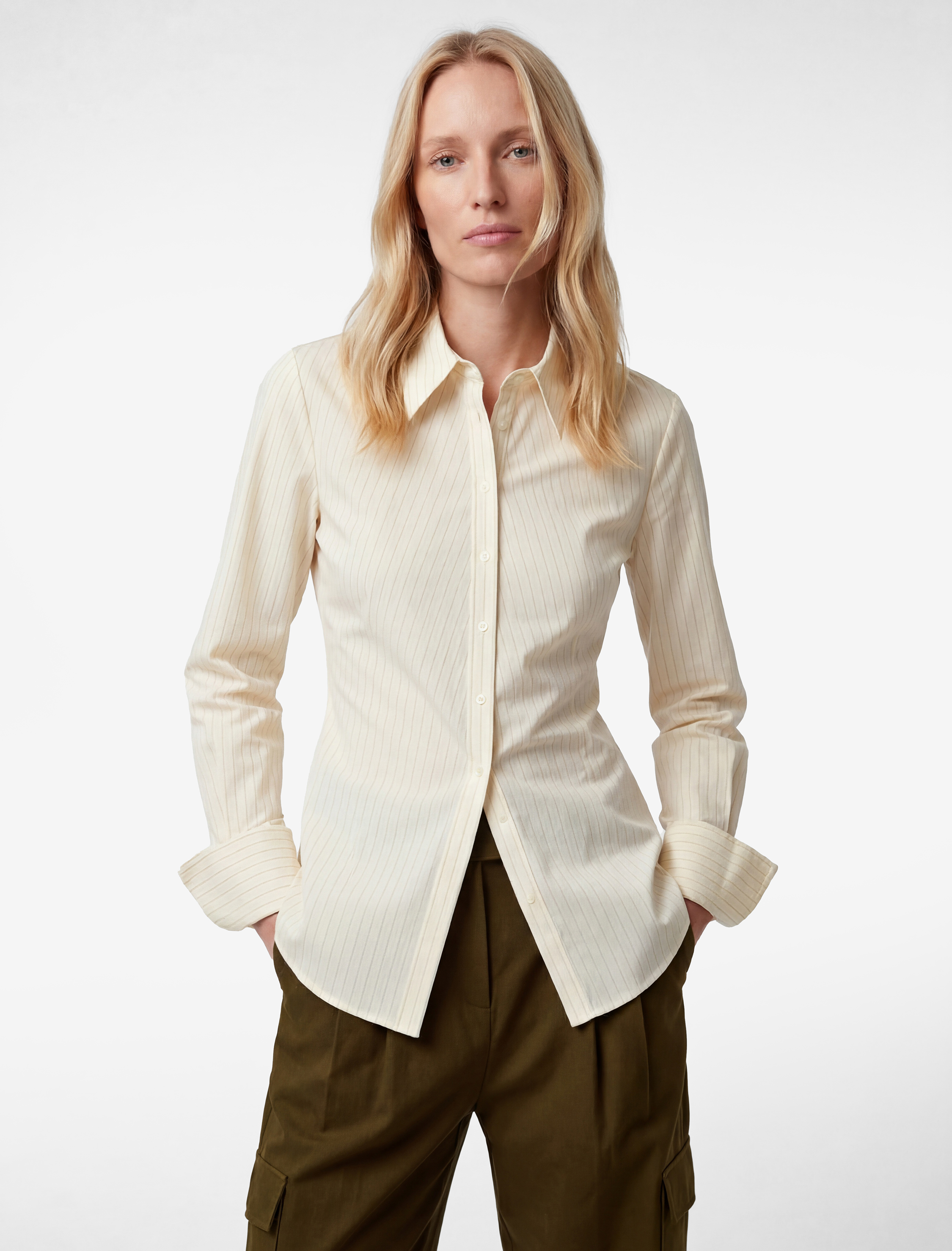   Düğmeli Yırtmaç Detaylı Uzun Kollu Pamuklu Klasik Yaka Çizgili Gömlek