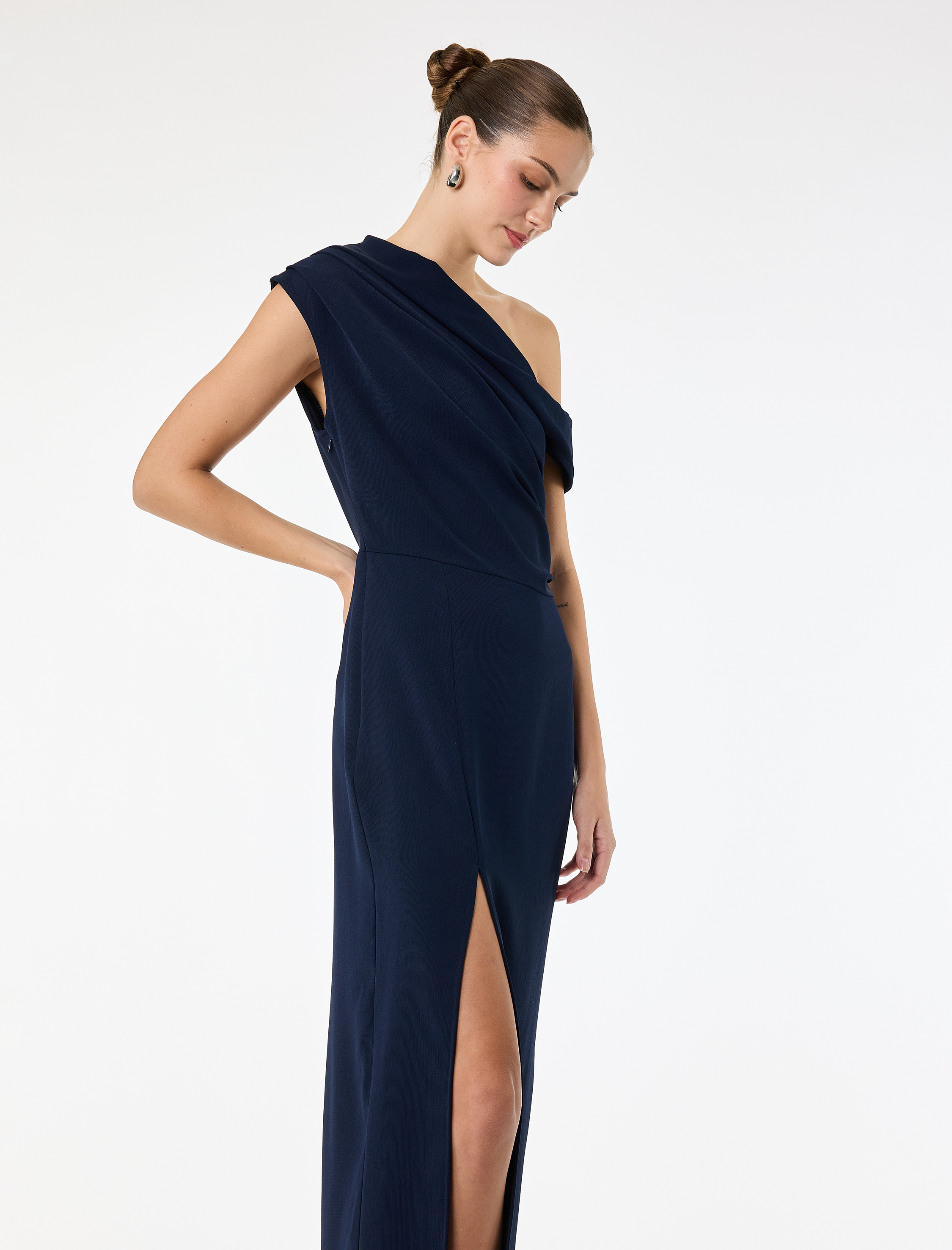   Tek Omuz Kolsuz Yırtmaçlı Midi Drapeli Krep Elbise