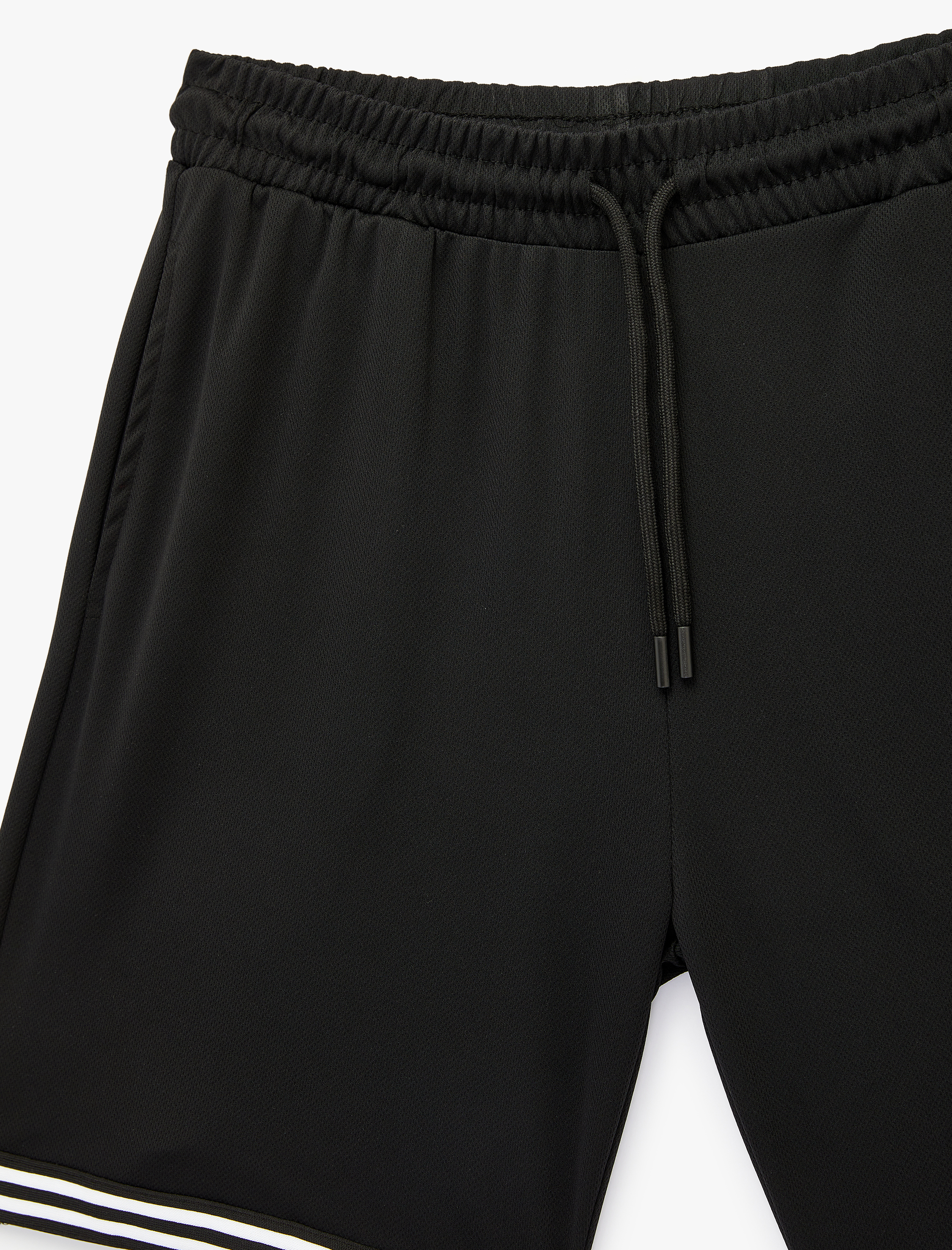   Çizgi Detaylı Cepli Rahat Kalıp Beli Bağcıklı Spor Şort