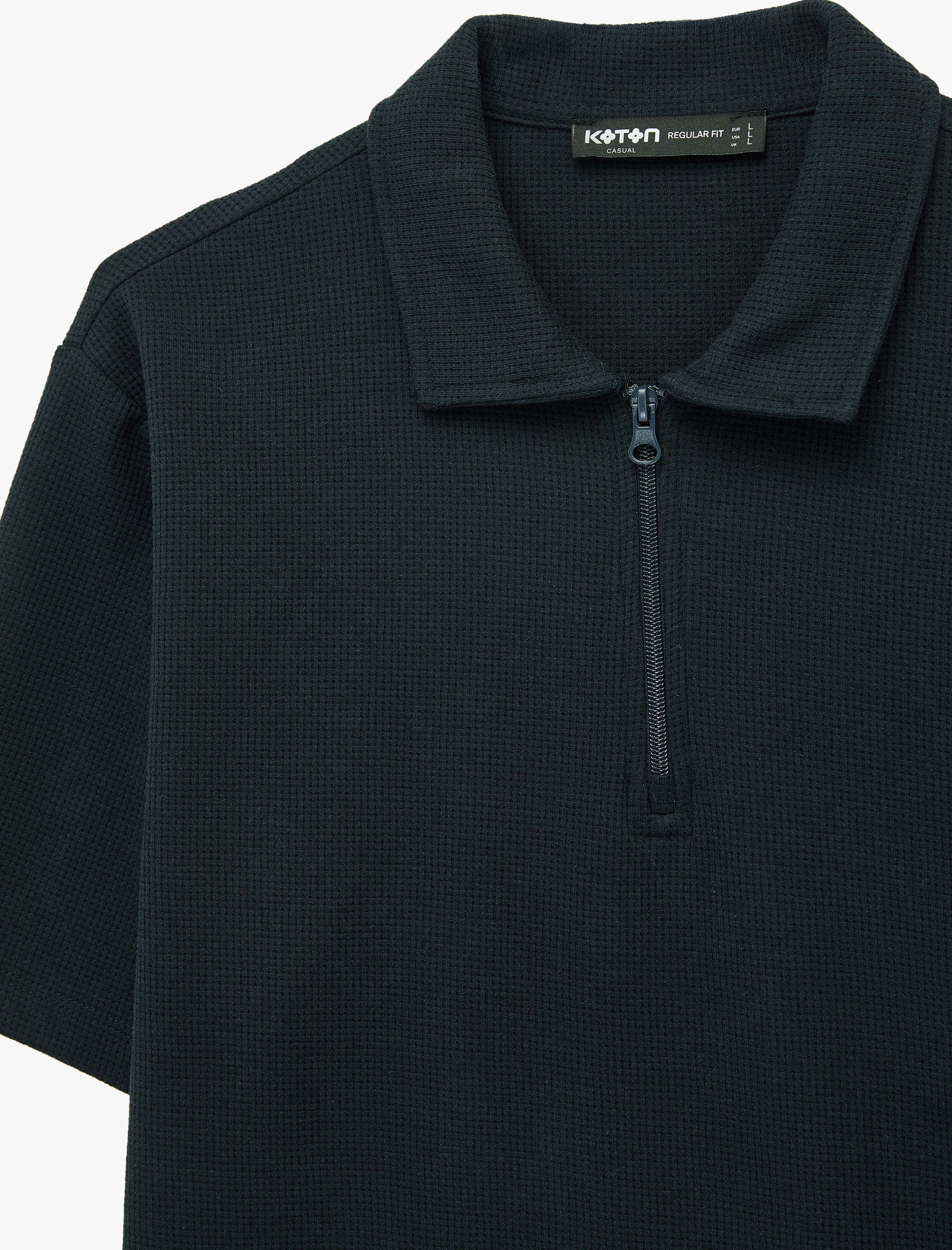   Regular Fit Kısa Kollu Waffle Dokulu Yarım Fermuarlı Polo Yaka Tişört