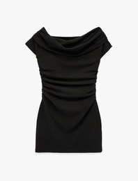 Drape Detaylı Kolsuz Omzu Açık Madonna Yaka Mini Krep Elbise