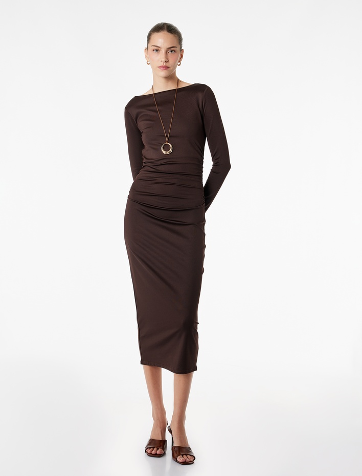  Slim Fit Uzun Kollu Yuvarlak Kayık Yaka Drape Detaylı Kalem Elbise