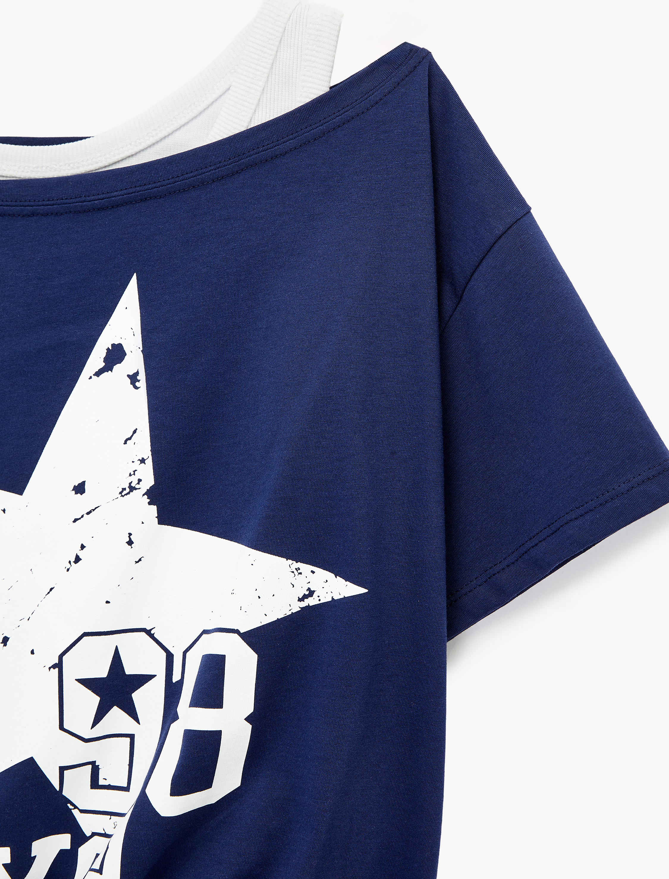   Rahat Kalıp Atlet Detaylı Omzu Açık Kısa Kollu Crop Baskılı Tişört