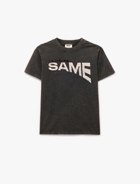 Pamuklu Kısa Kollu Bisiklet Yaka İşleme Detaylı Baskılı Tişört