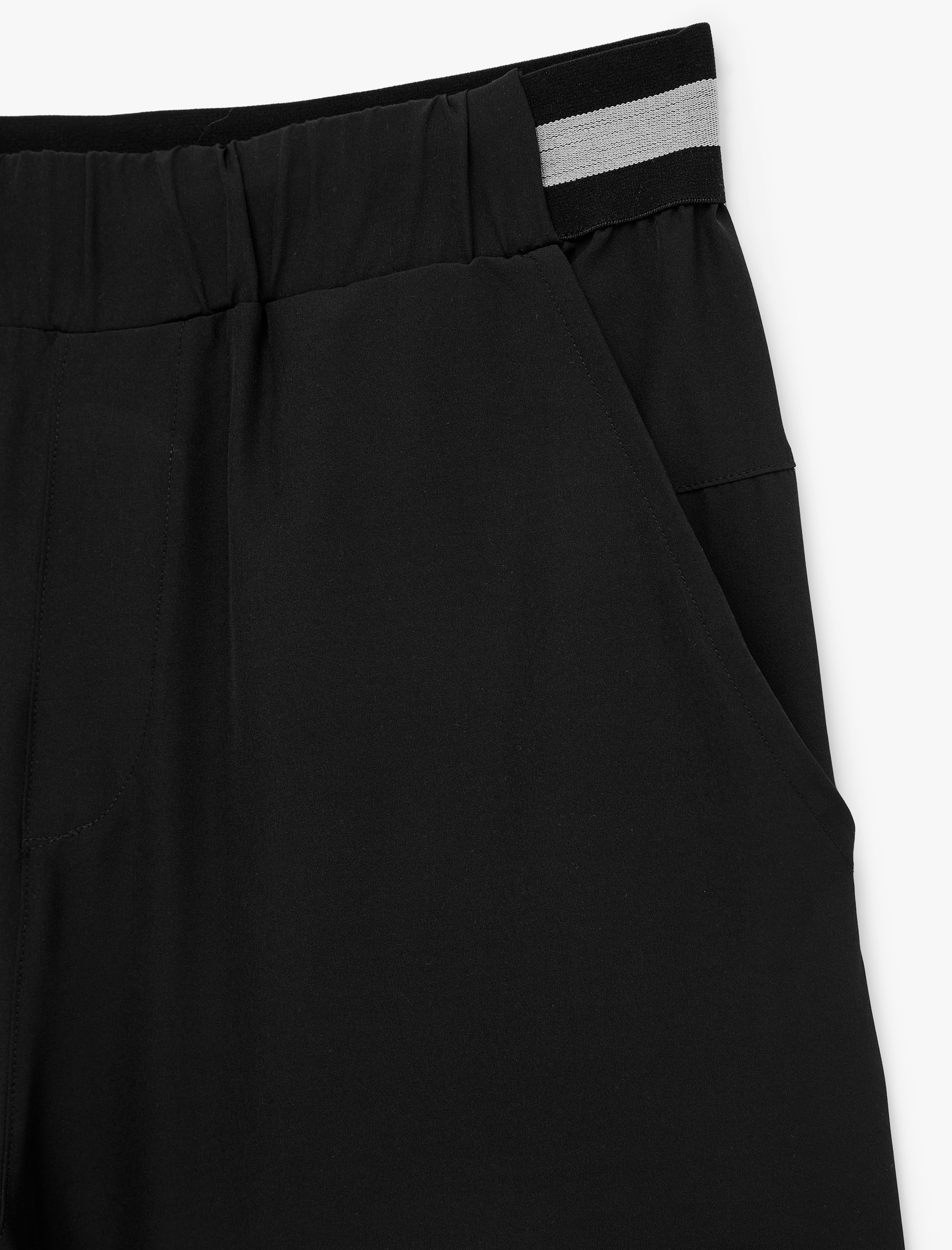   Paraşüt Kumaş Lastik Detaylı Cepli Rahat Kalıp Spor Şort