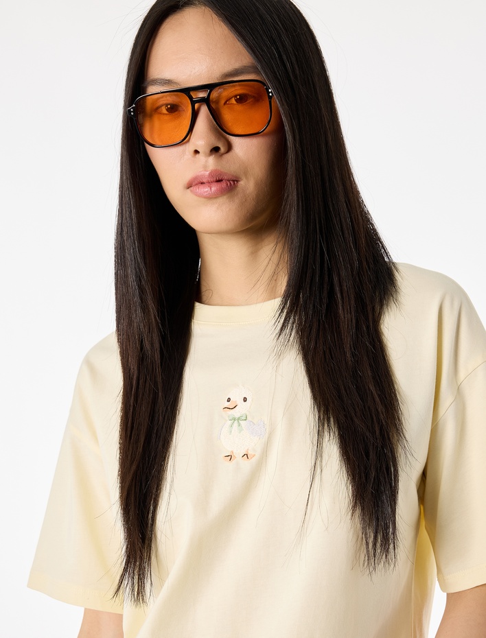  Rahat Kalıp Kısa Kollu Bisiklet Yaka Pamuklu Ördek Nakışlı Tişört