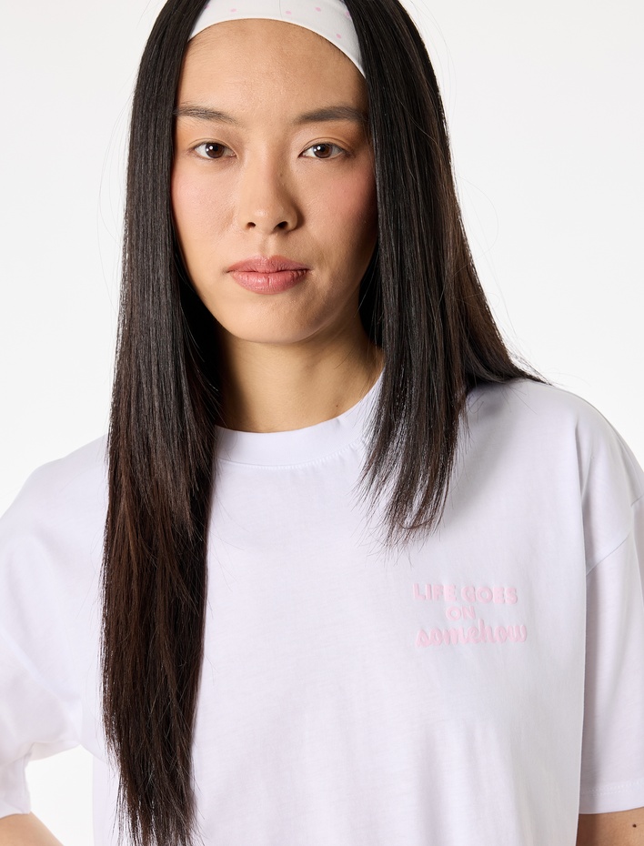  Rahat Kalıp Arkası Baskılı Kısa Kollu Bisiklet Yaka Pamuklu Tişört