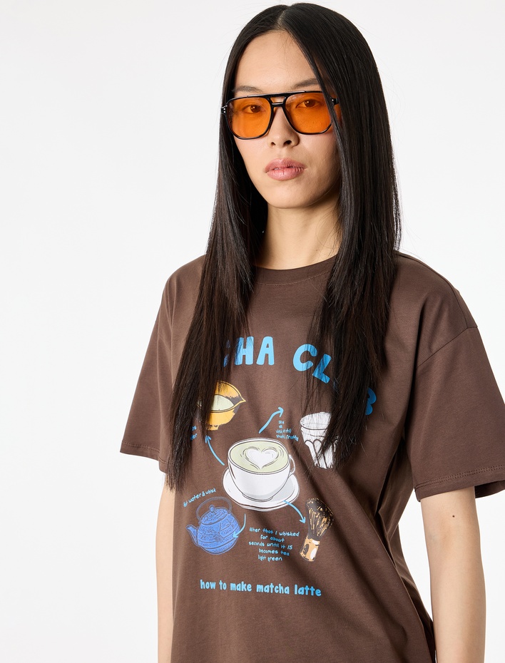  Kısa Kollu Bisiklet Yaka Baskılı Pamuklu Tişört