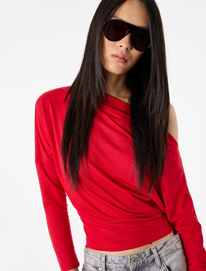  Slim Fit Kayık Yaka Uzun Kollu Tişört