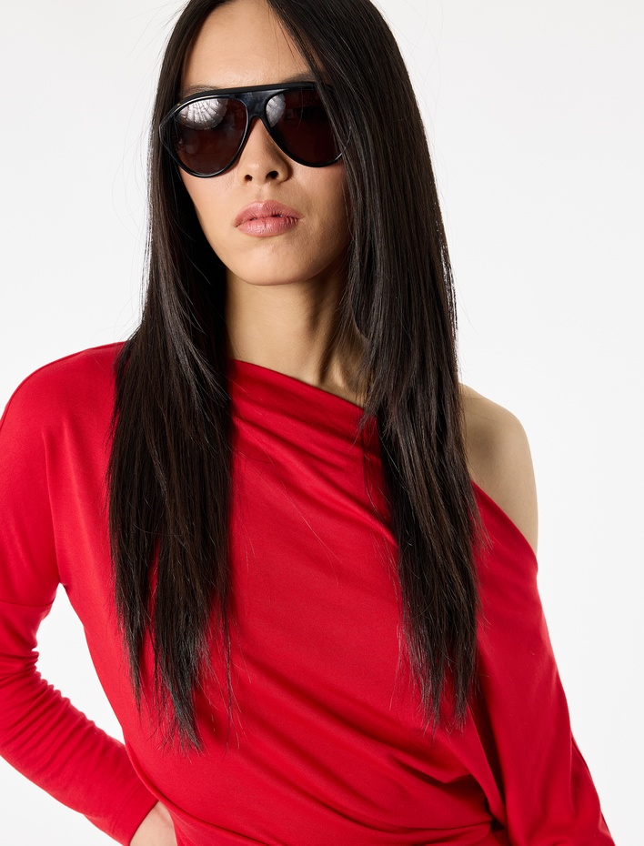  Slim Fit Kayık Yaka Uzun Kollu Tişört