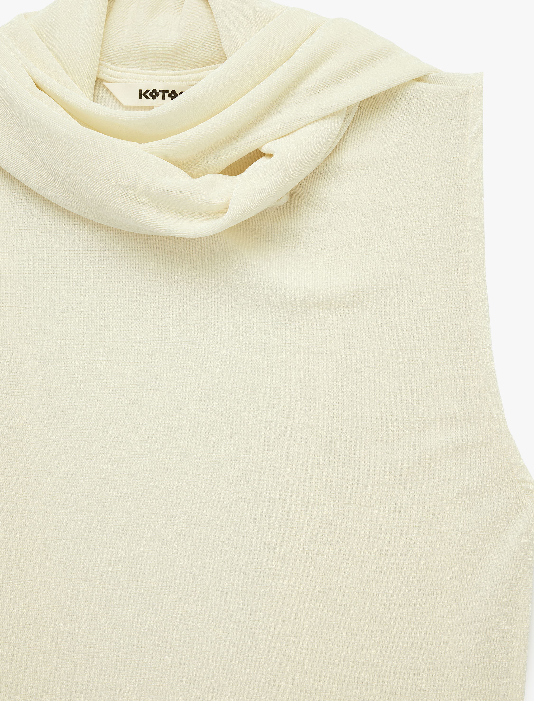   Şal Yaka Kolsuz Bluz