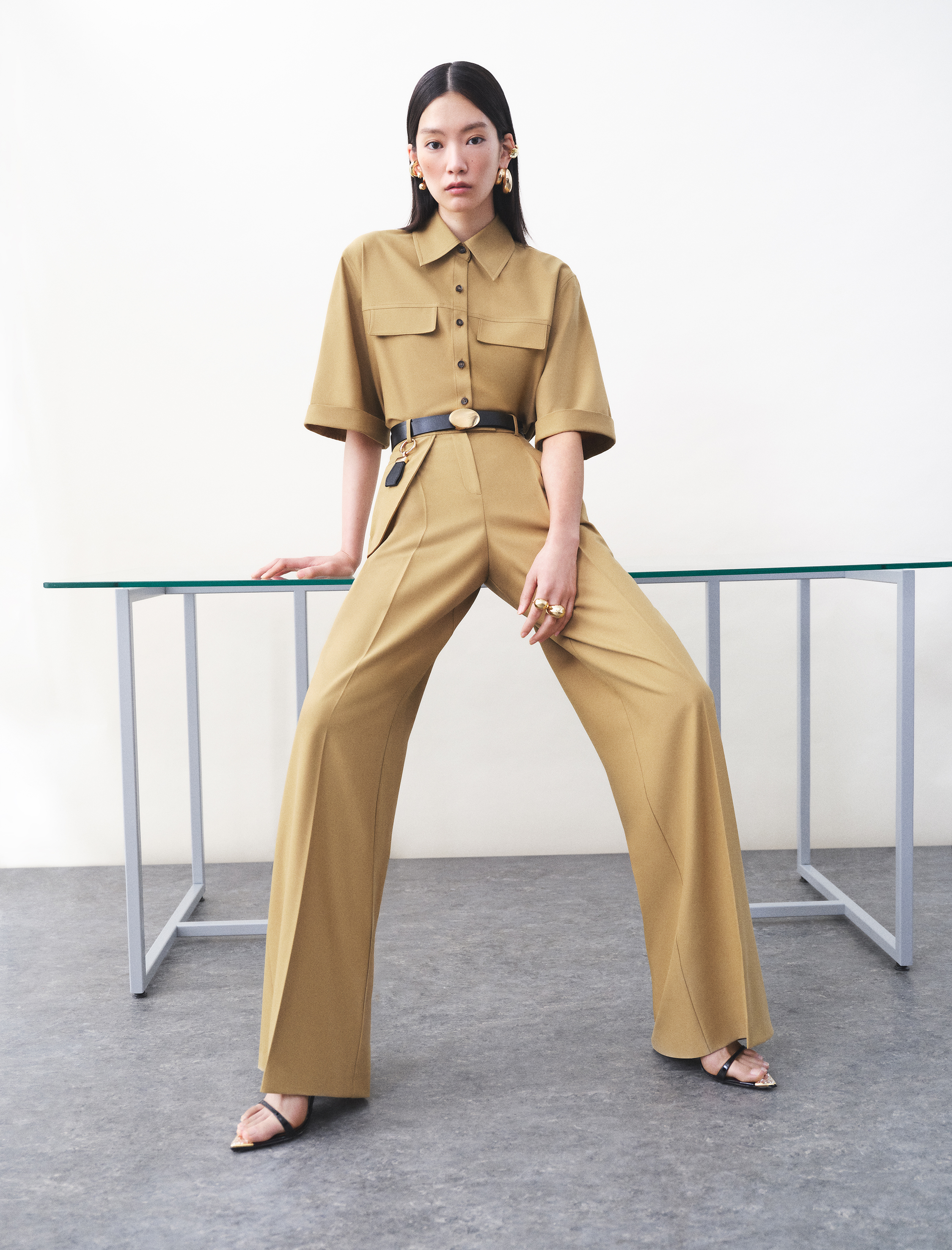   Yüksek Bel Cep Detaylı Kemerli Geniş Paça Kumaş Pantolon