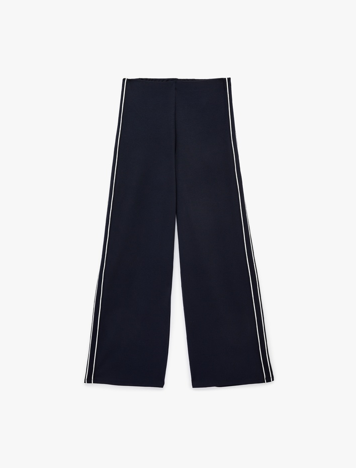  Yanları Şerit Detaylı Düz Geniş Paça Pantolon