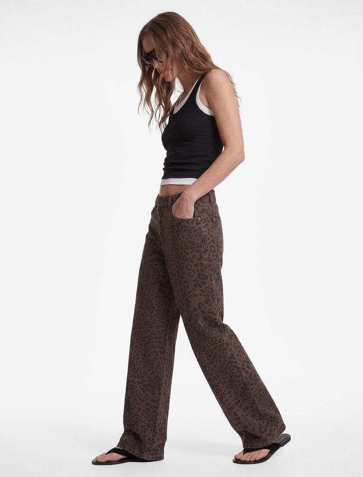  Koton X Sima Tarkan -  Pamuklu Düğmeli Cepli Bol Kalıp Leopar Desenli Jean Pantolon