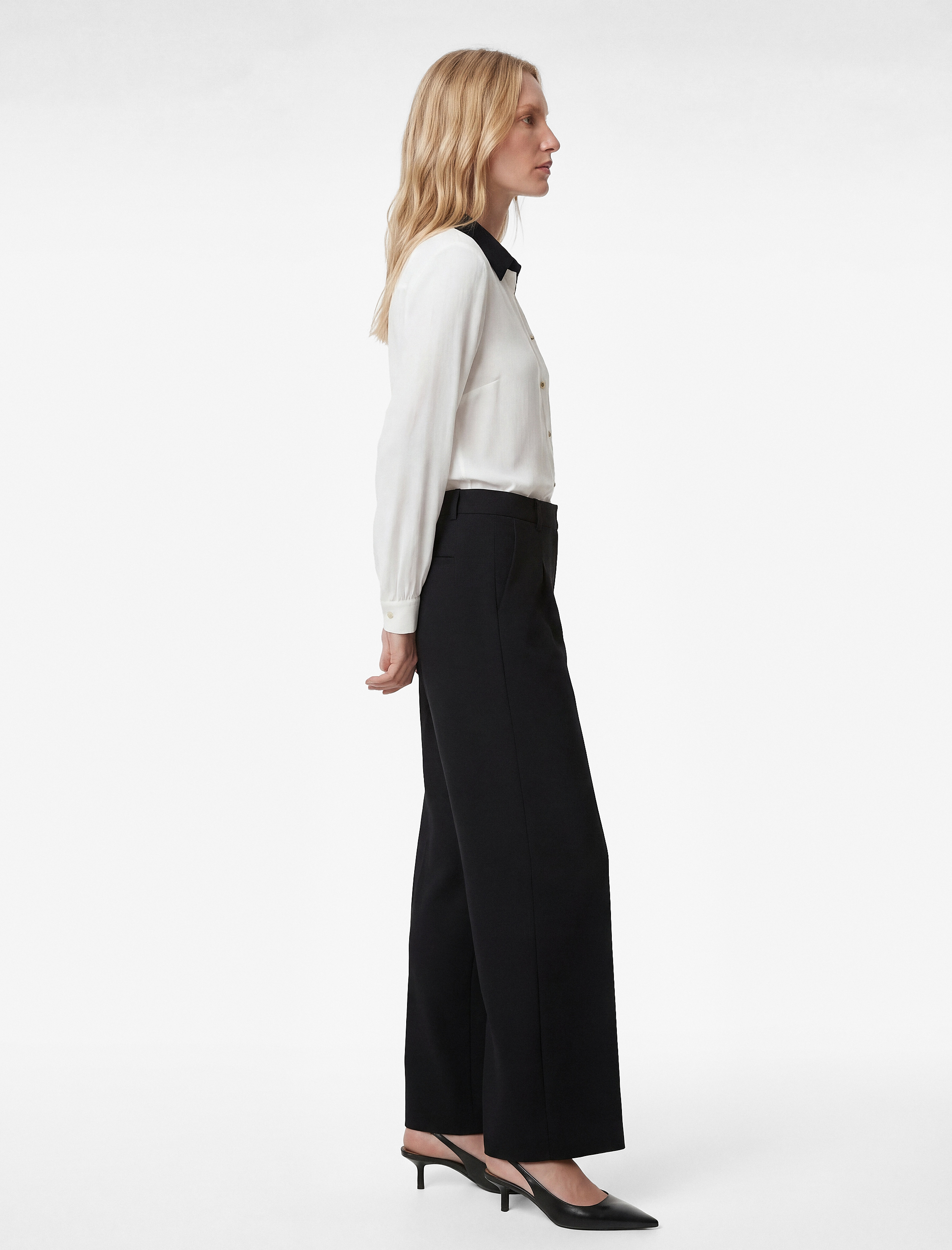   Yaka Detaylı Düğmeli Uzun Kollu Gömlek