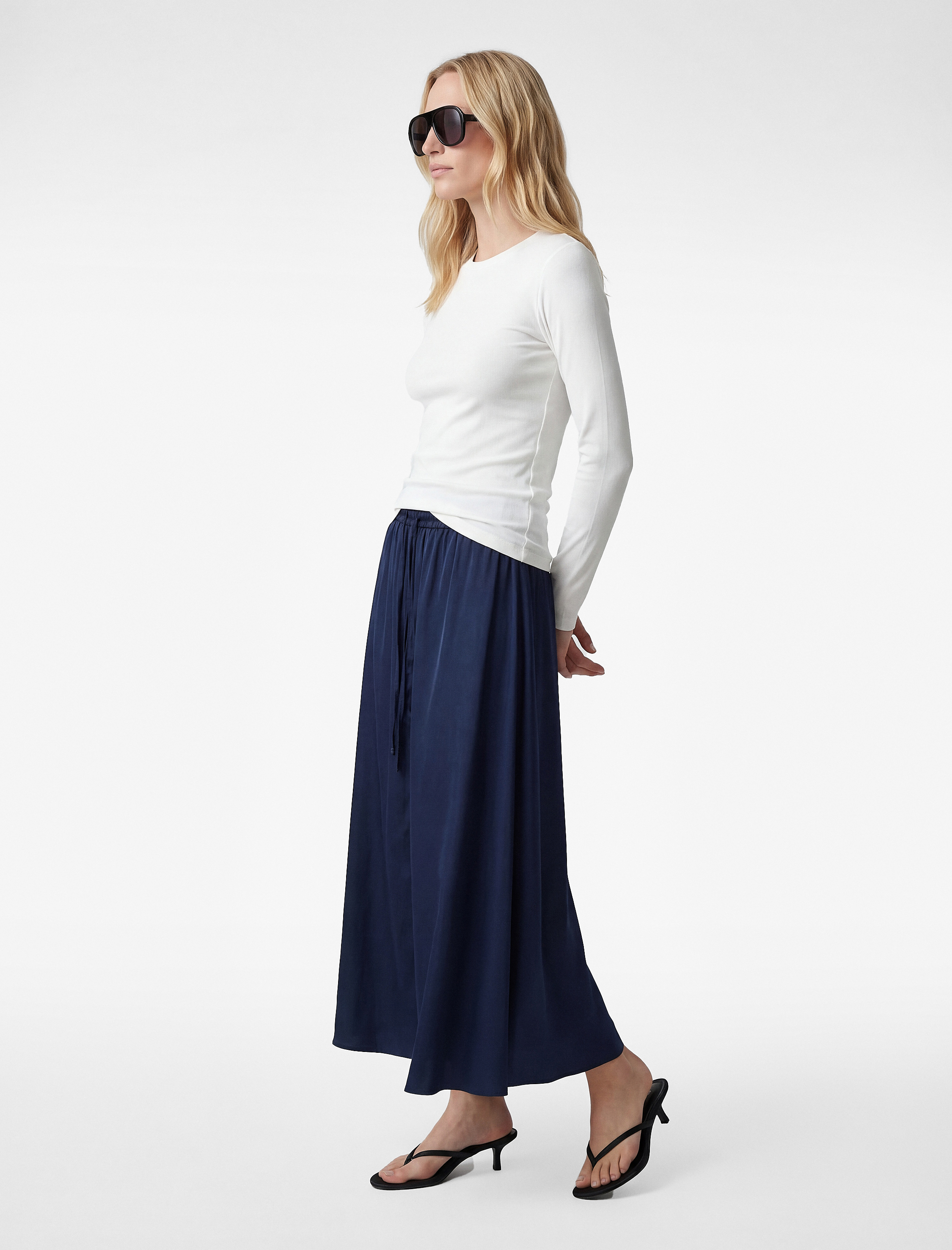   Beli Bağcıklı Kloş Uzun Saten Etek