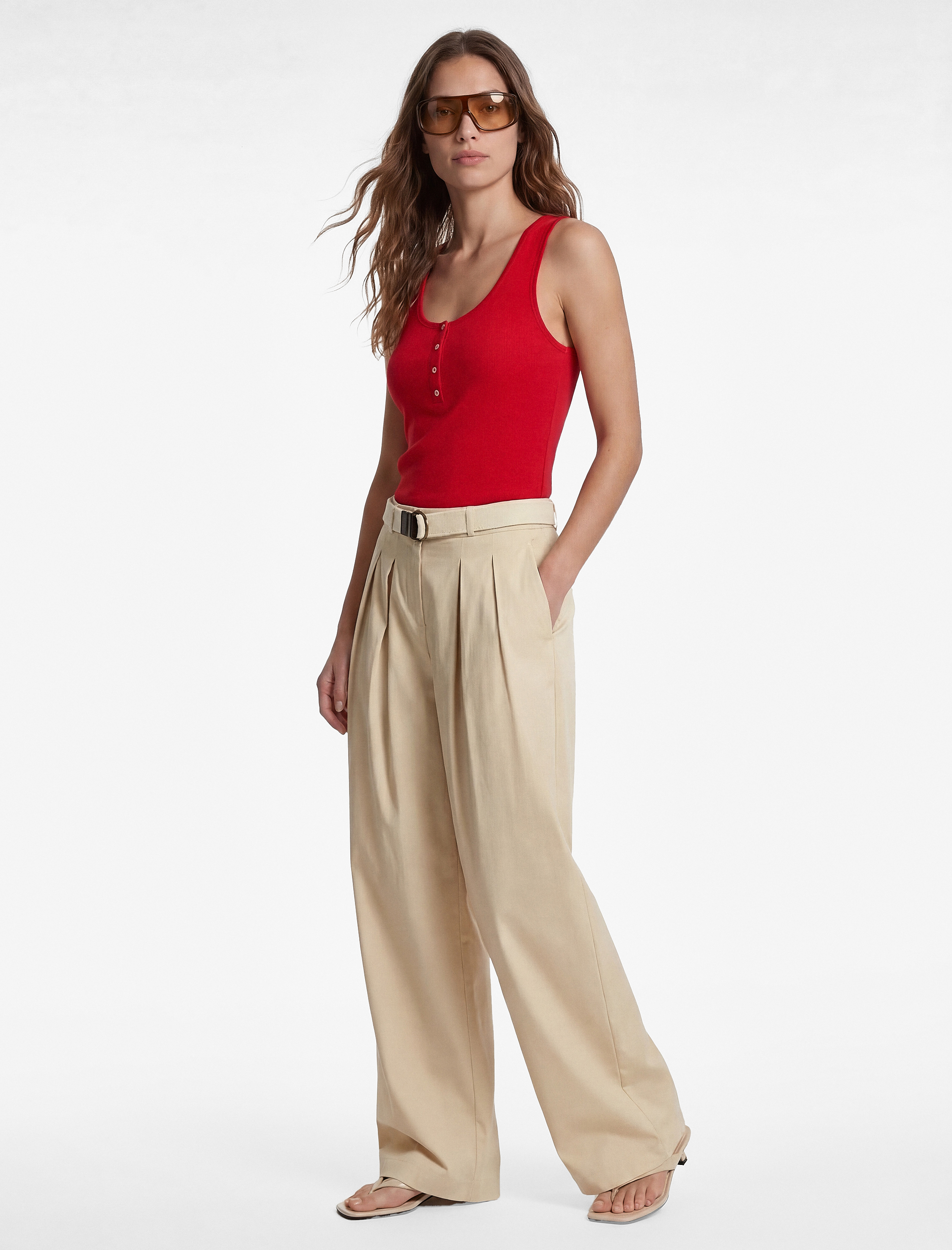   Düğme Detaylı U Yaka Kolsuz İnce Triko Bluz