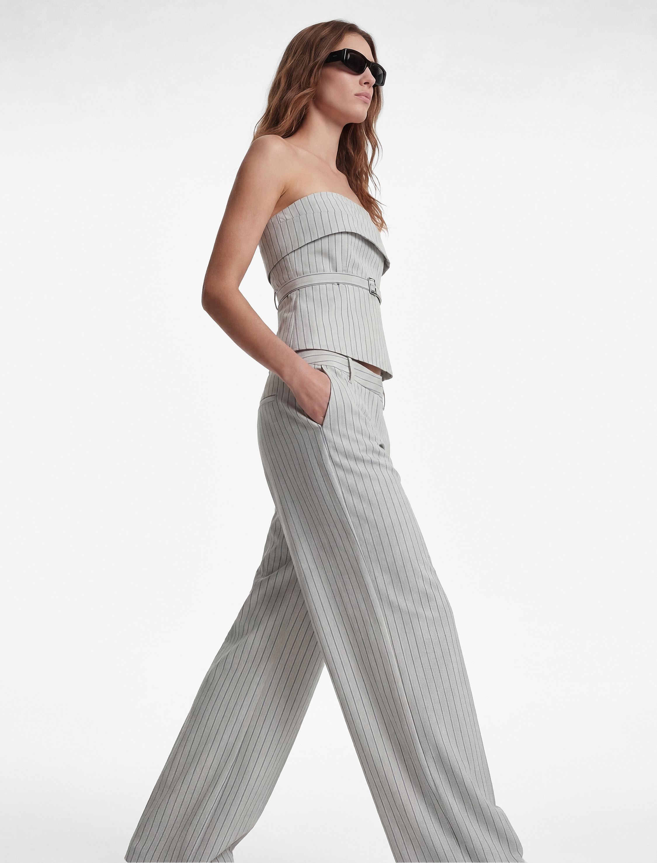   Kemer Detaylı Çizgili Straplez Crop Bluz