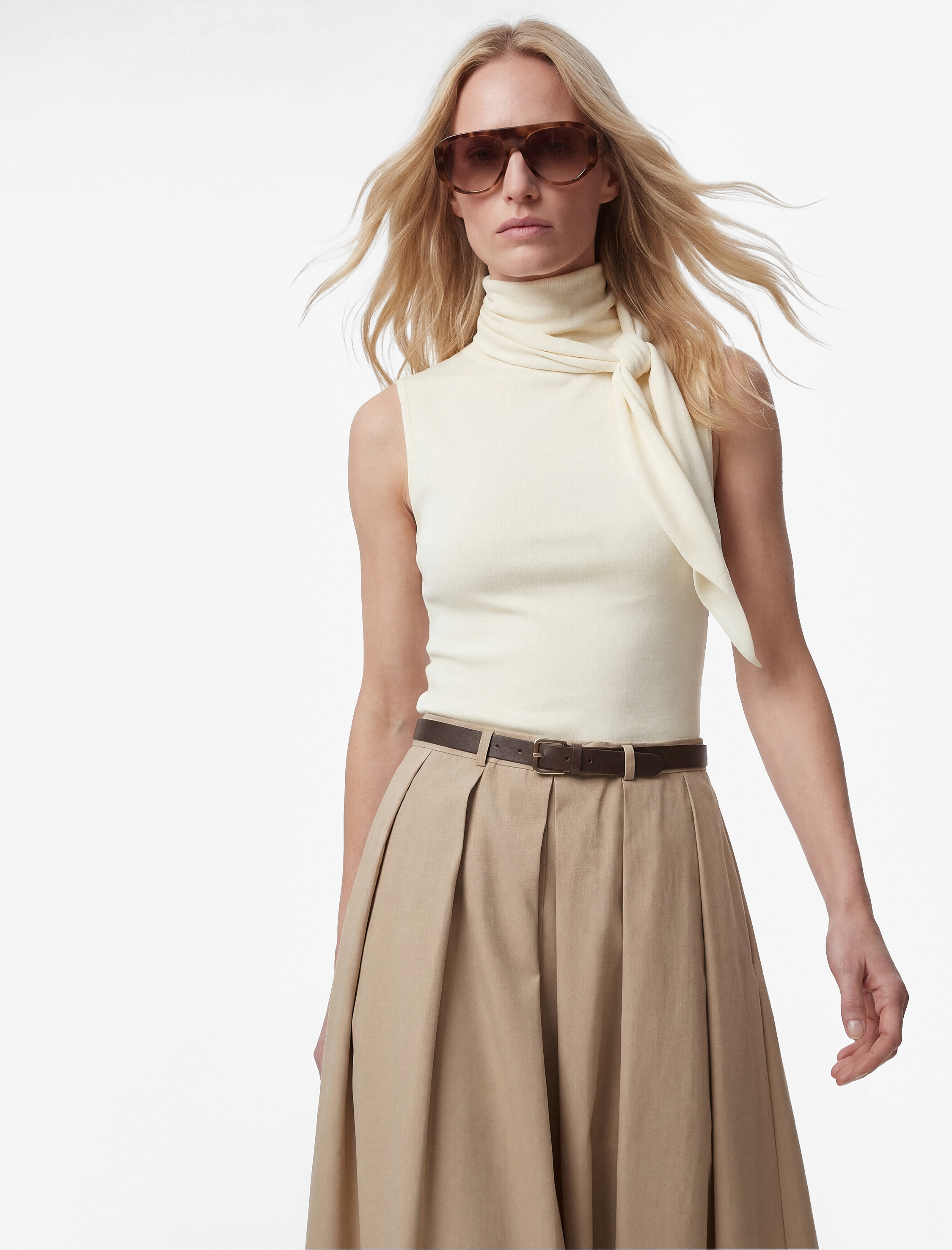   Şal Yaka Kolsuz Bluz