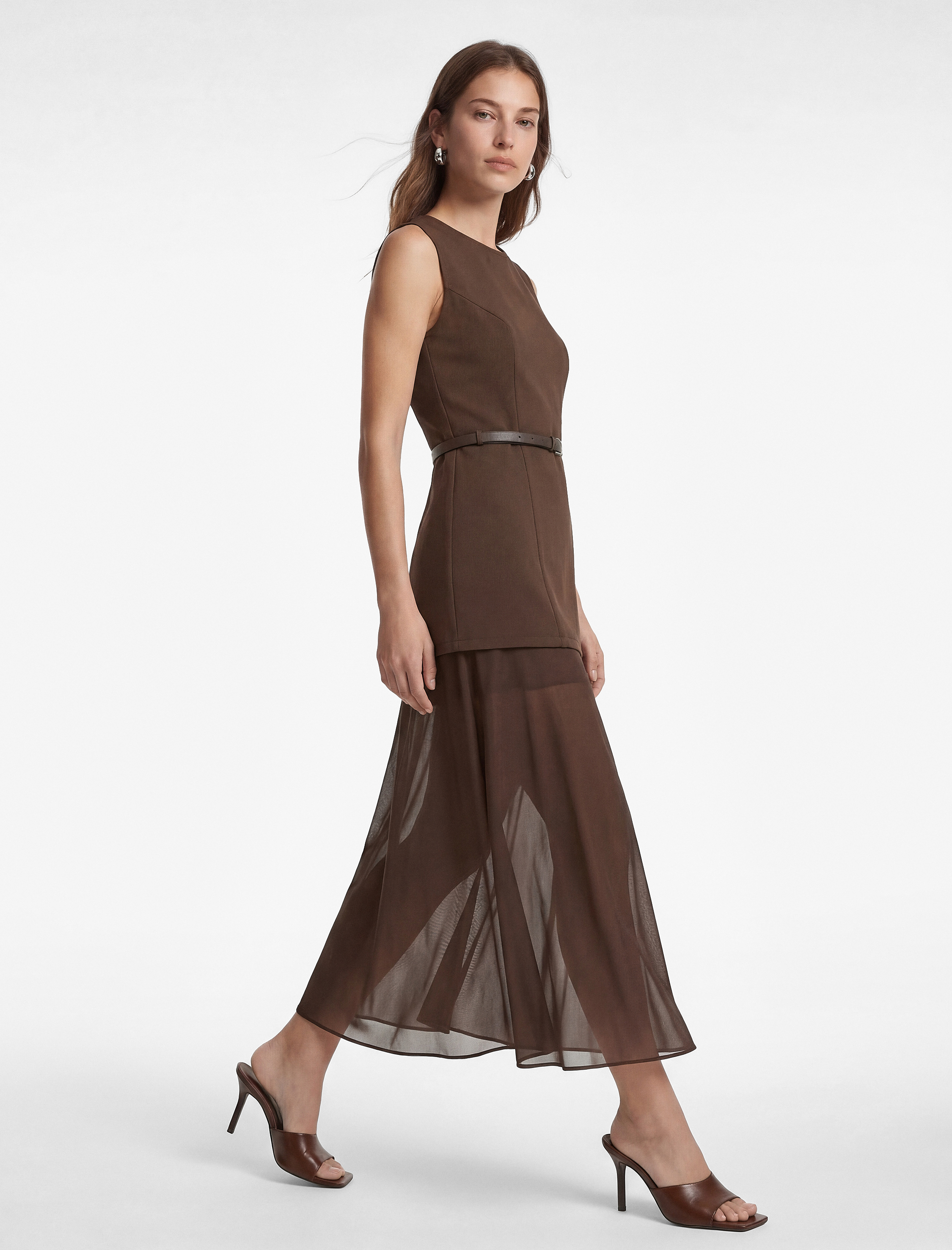   Slim Fit Bisiklet Yaka Kolsuz Kemerli Tül Detaylı Uzun Elbise