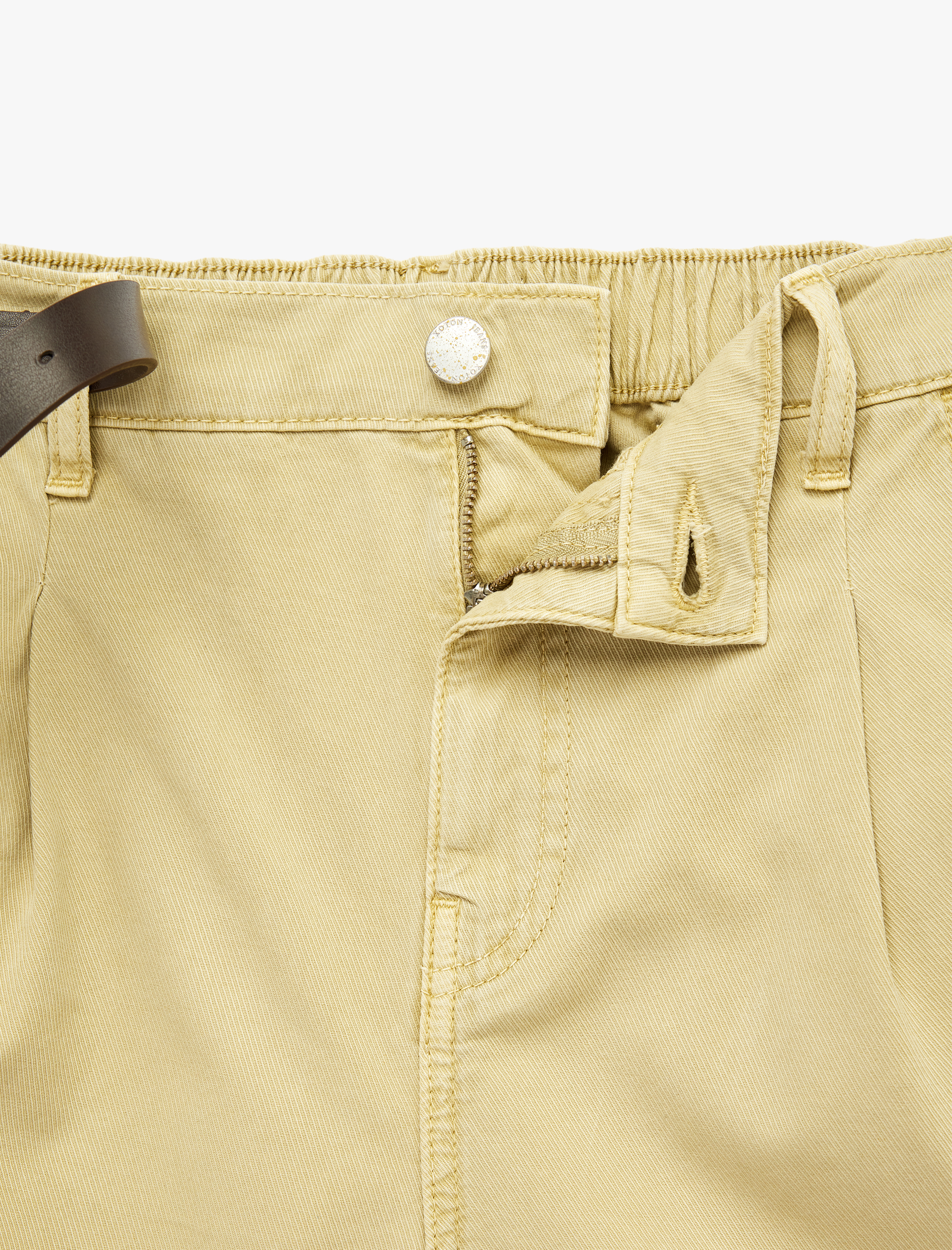   Pamuklu Rahat Kalıp Cepli Kemer Detaylı Mini Şort