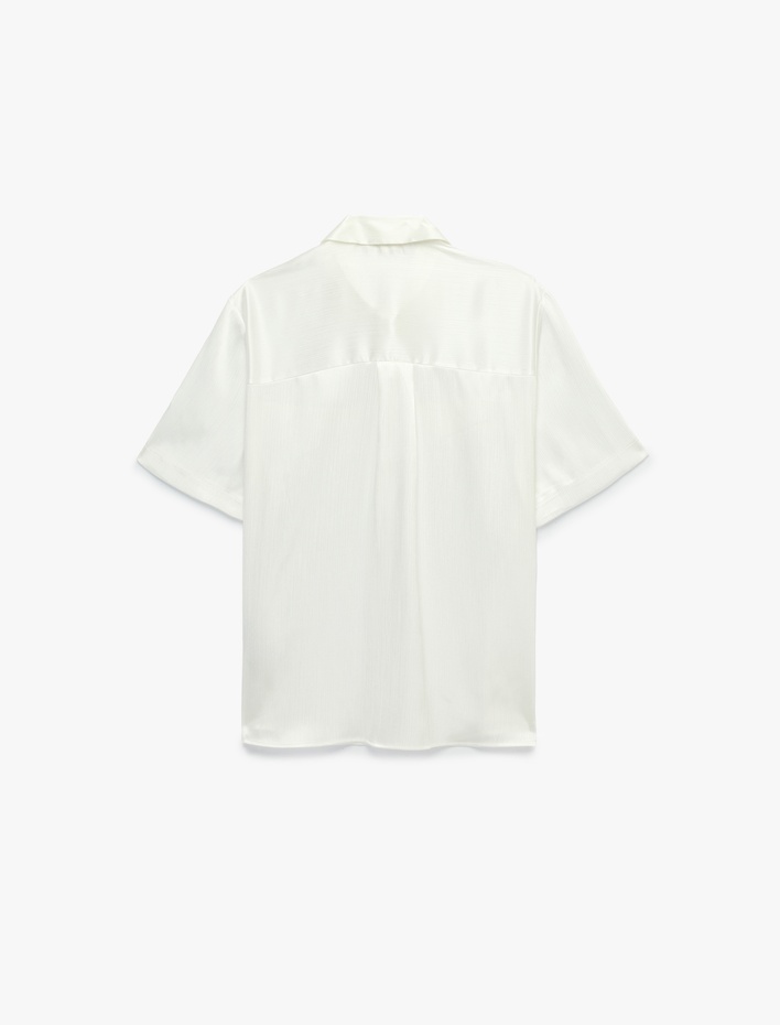 Aplike Detaylı Klasik Yaka Kısa Kollu Saten Gömlek