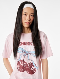 Rahat Kalıp Kısa Kollu Bisiklet Yaka Fiyonk Baskılı Tişört