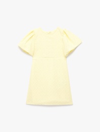 Fiyonklu Pencere Detaylı Kısa Kollu Bisiklet Yaka Brodeli Elbise