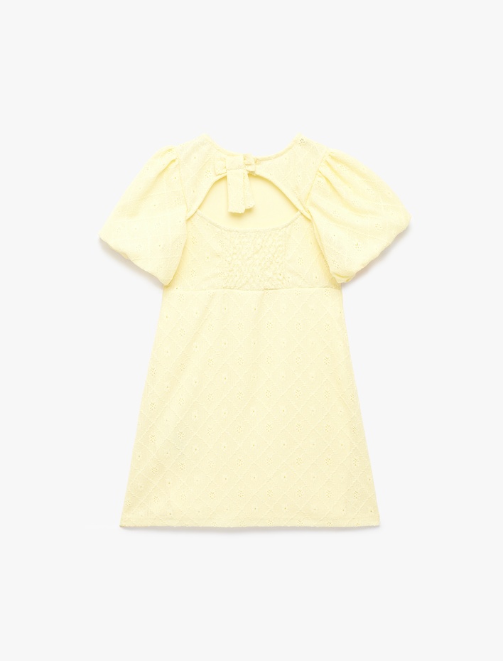 Kız Çocuk Fiyonklu Pencere Detaylı Kısa Kollu Bisiklet Yaka Brodeli Elbise