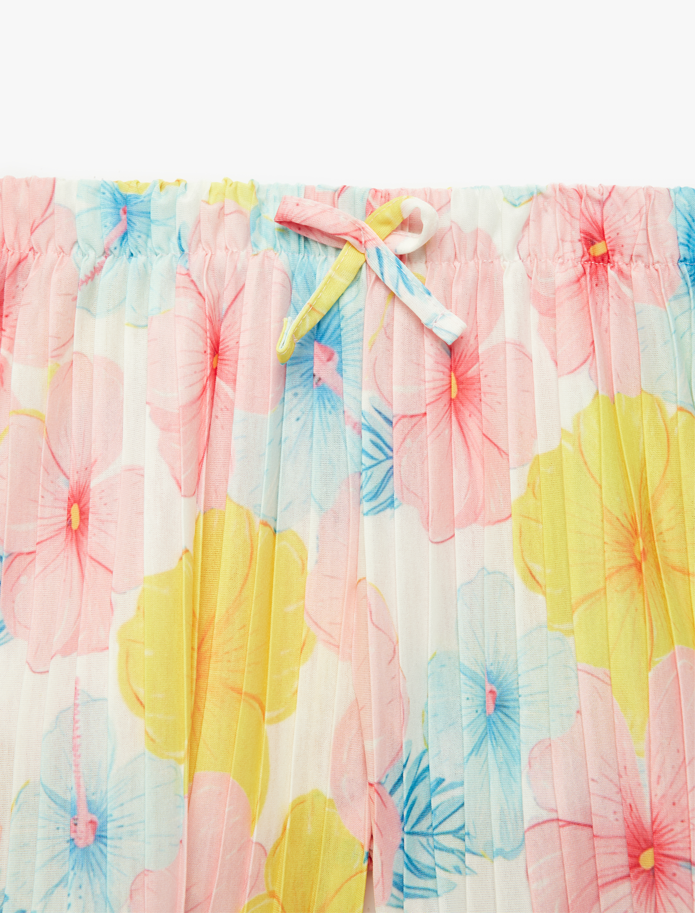  Kız Çocuk Çiçek Desenli Beli Bağcıklı Pileli Şort