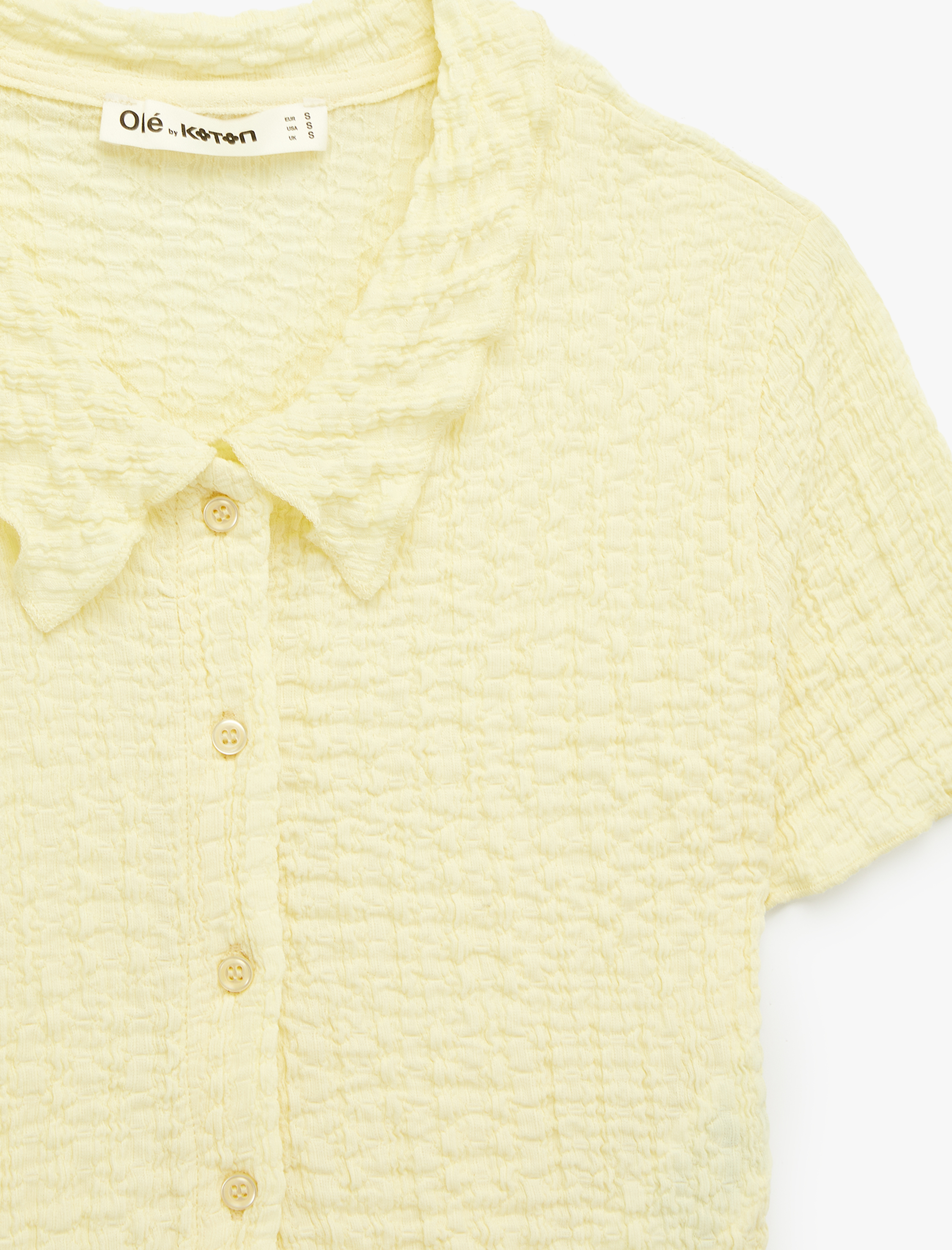   Klasik Yaka Düğmeli Bürümcük Dokulu Kısa Kollu Tişört