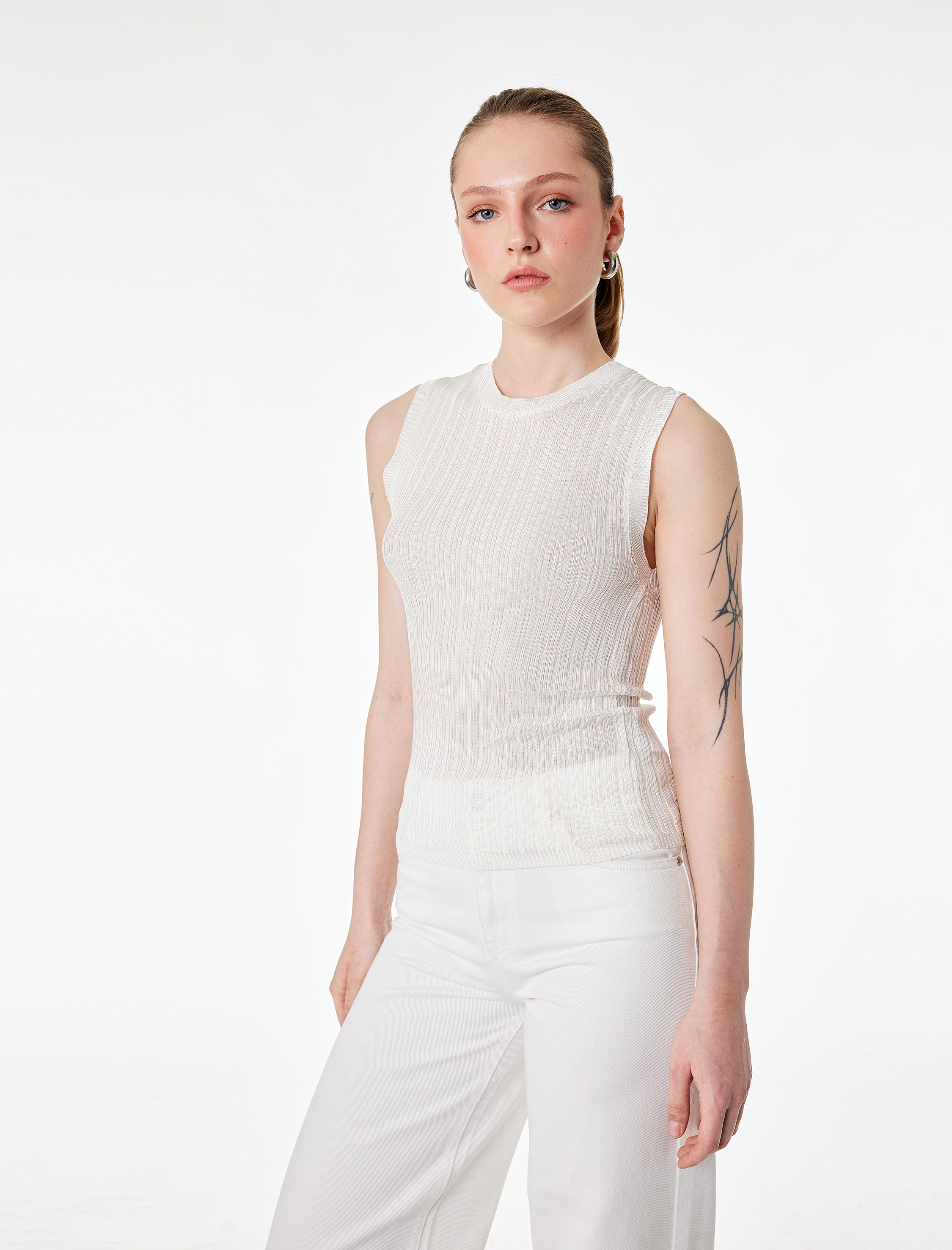   Bisiklet Yaka Kolsuz Triko Bluz