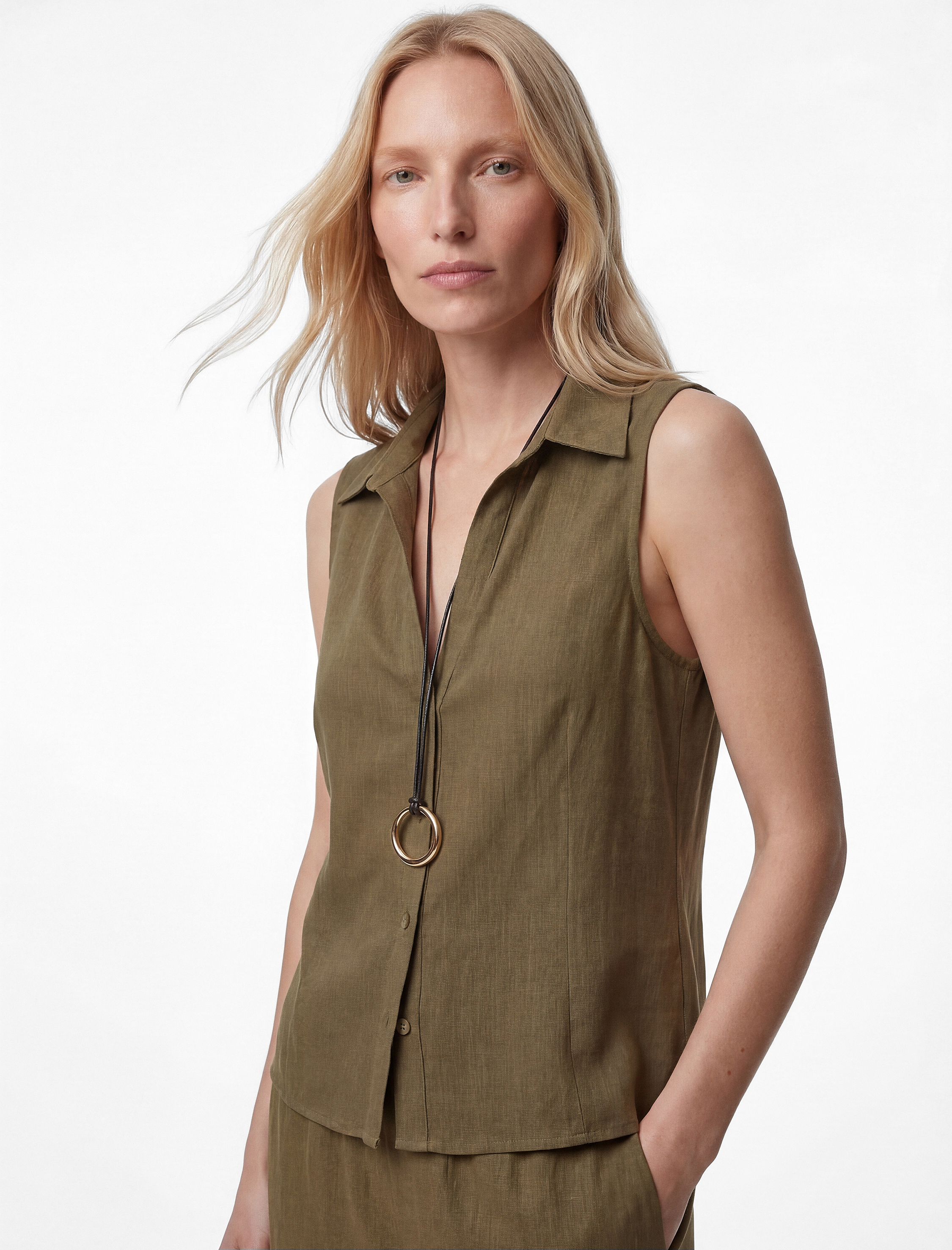 Keten Görünümlü Düğmeli Kolsuz Gömlek