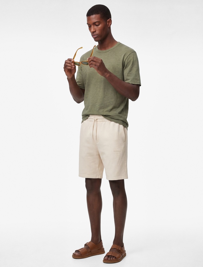  Pamuklu Cep Detaylı Beli Bağcıklı Baskılı Bermuda Şort