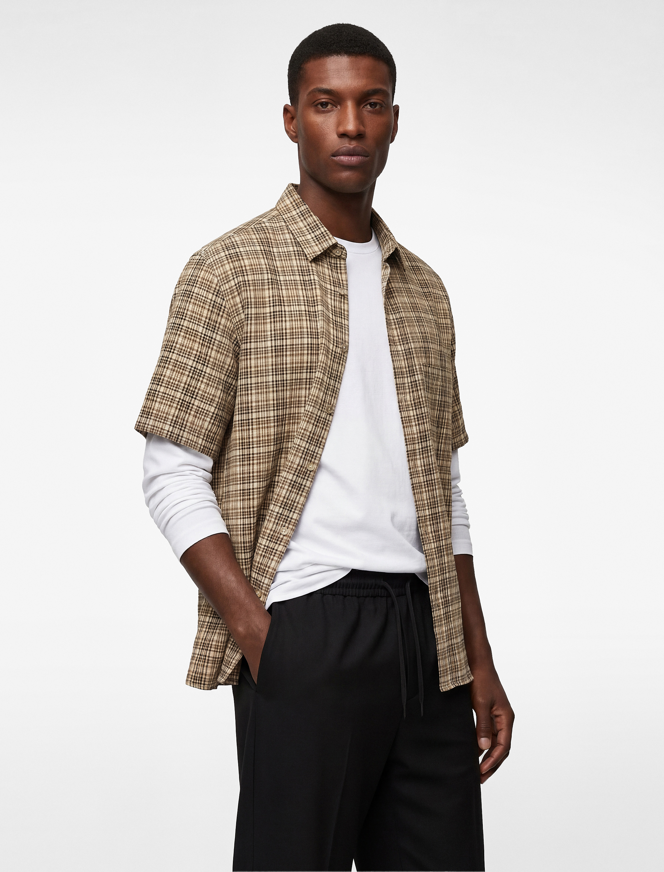   Rahat Kalıp Cep Detaylı Kısa Kollu Klasik Yaka Gofre Kumaş Kareli Gömlek