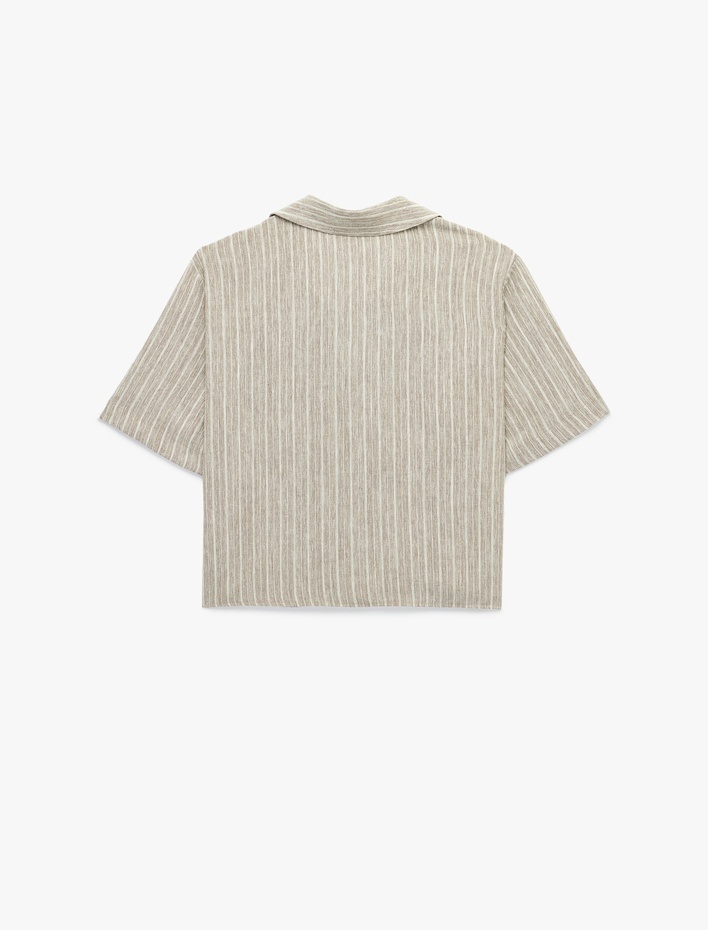  Regular Fit Kaçık Yaka Kısa Kollu Crop Gömlek