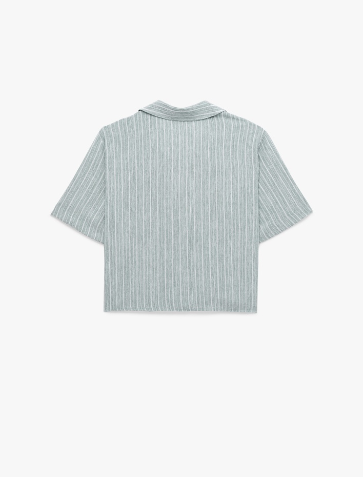  Regular Fit Kaçık Yaka Kısa Kollu Crop Gömlek