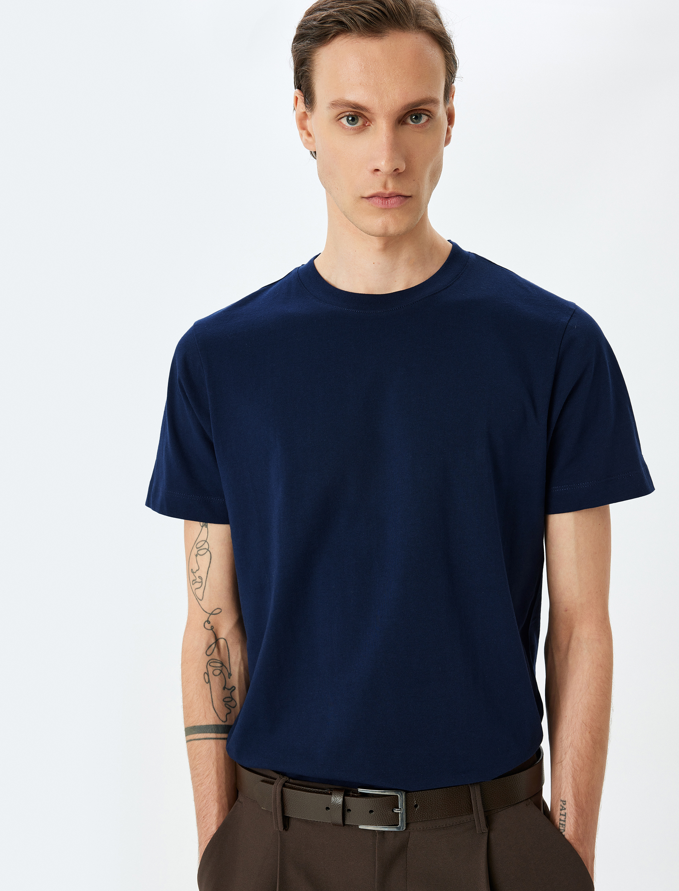   Pamuklu Bisiklet Yaka Regular Fit Kısa Kollu Basic Tişört