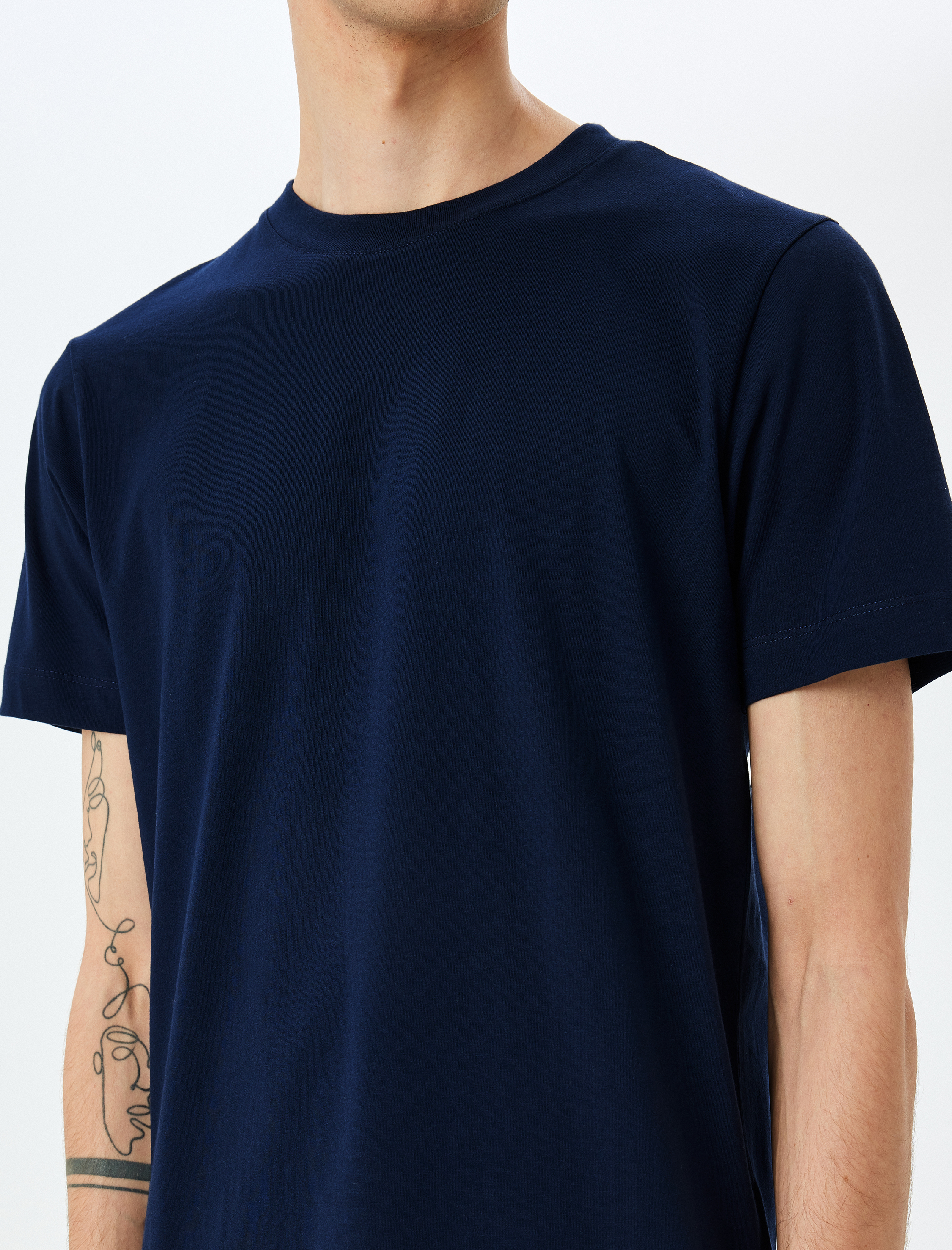   Pamuklu Bisiklet Yaka Regular Fit Kısa Kollu Basic Tişört