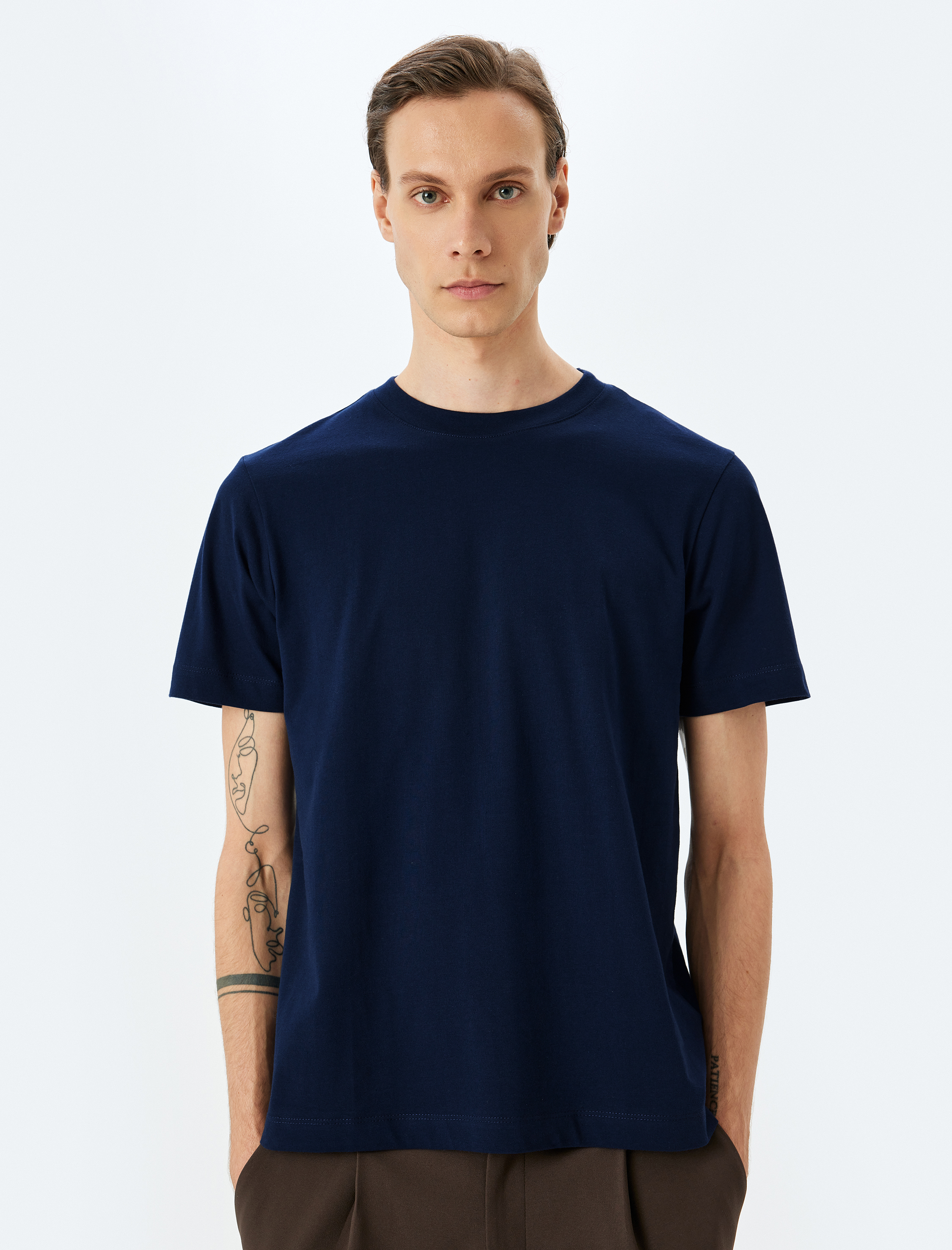   Pamuklu Bisiklet Yaka Regular Fit Kısa Kollu Basic Tişört