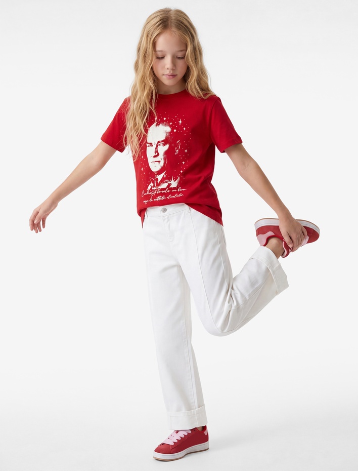 Kız Çocuk Pamuklu Bisiklet Yaka Kısa Kollu Parıltılı Taş Detaylı Atatürk Baskılı Tişört