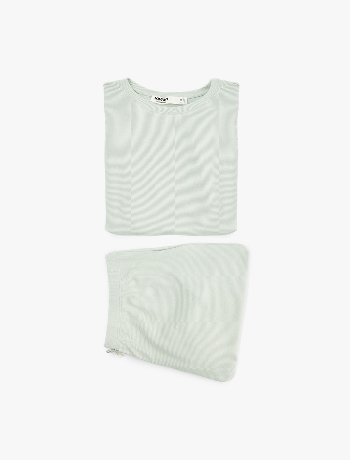  Kısa Kollu Bisiklet Yaka Şortlu Pijama Takımı