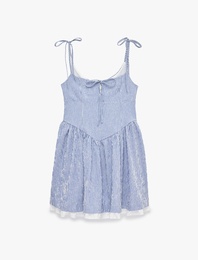 Kolsuz Bağlamalı Yaka Volanlı Çizgili Kloş Mini Askılı Elbise